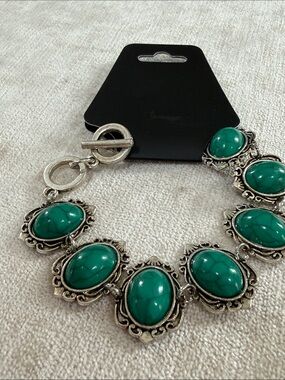 Elegant Green Stone Silver-Tone Bracelet BRAND NAME BRAND NEW